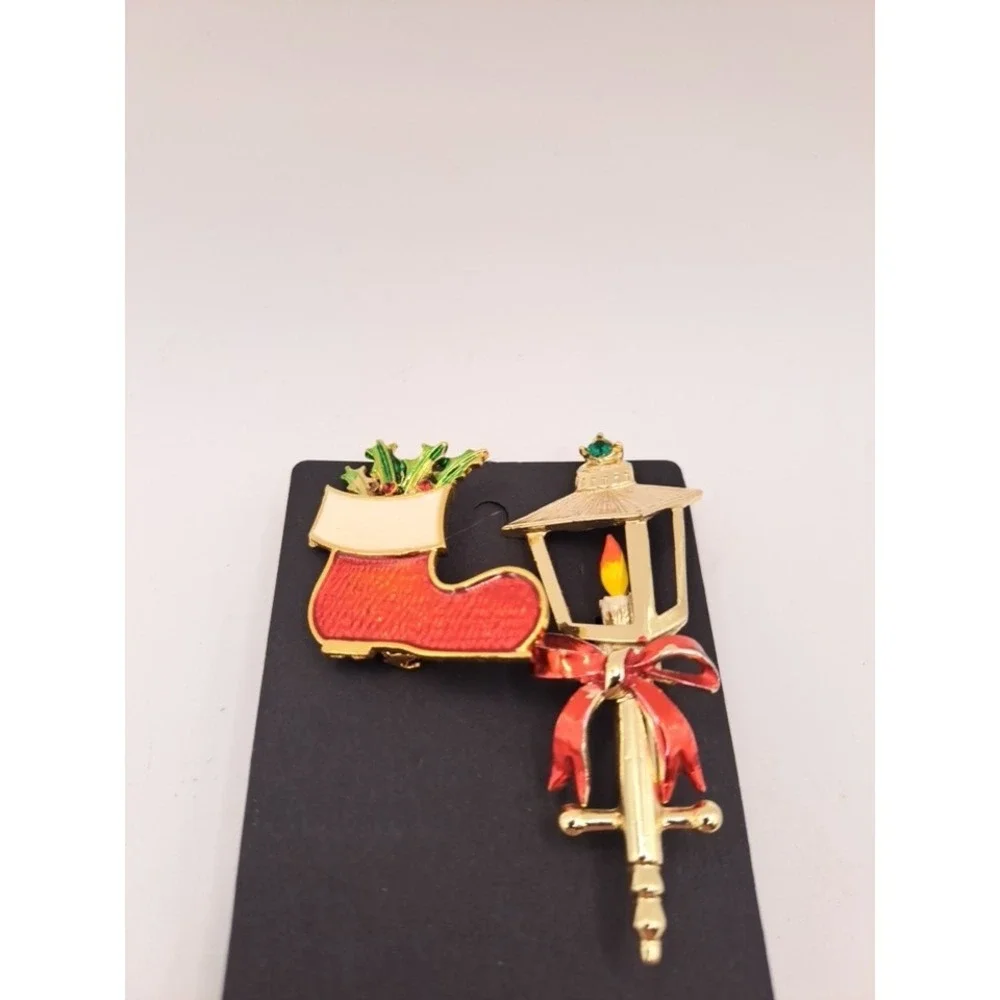 BJ CHRISTMAS BROOCHES Lot of 2 HOLIDAY CHRISTMAS JEWELRY STOCKING, LAMPOST